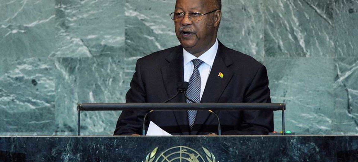 Carlos Gomes Júnior, Prime Minister of Guinea-Bissau, addressing the General Assembly on 24 September 2011.