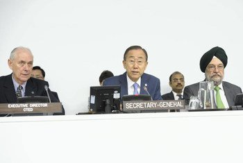 Secretary-General Ban Ki-moon (centre) addresses the Counter-Terrorism Committee.