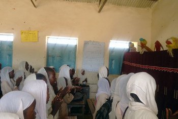 Participants of the puppetry workshop conduct a risk education class on the dangers of UXOs at the Umm Aymah basic school in El Fasher, North Darfur