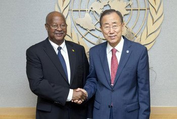 Secretary-General Ban Ki-moon (right) meets with Carlos Gomes Júnior, Prime Minister of Guinea-Bissau on 29 September 2011.