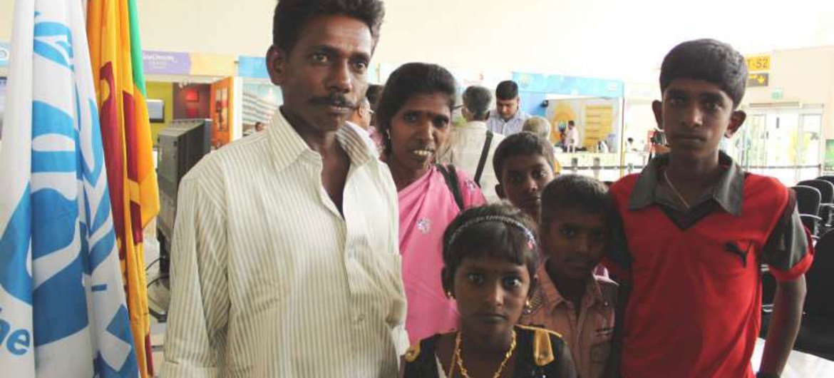 Une famille qui a quitté le Sri Lanka en 2006 en raison du conflit et qui a vécu dans un camp au Tamil Nadu, en Inde, est revenue chez elle en 2011.