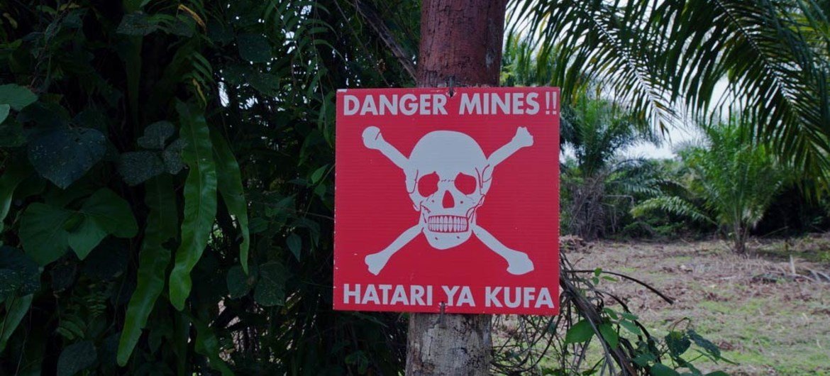 Señalización de peligro por la existencia de minas. Foto ONU Archivo