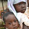 Des enfants sur un site pour familles déplacées à Guiglo, dans l'ouest de la Côte d'Ivoire.