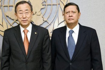 Special Rapporteur on the situation of human rights in the DPRK Marzuki Darusman (right) and Secretary-General Ban Ki-moon
