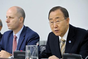 Secretary-General (right) speaks at meeting with NGO community. Maher Nasser, Director of the DPI Outreach Division is at left