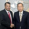 Le Secrétaire général Ban Ki-moon (à droite) rencontre Mahinda Samarasinghe, Envoyé spécial du Président du Sri Lanka sur les droits de l'homme.