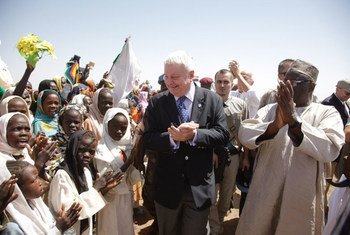 Under-Secretary-General for Peacekeeping Operations Hervé Ladsous (centre), visiting a UNAMID team site at Shangil Tobaya in North Darfur
