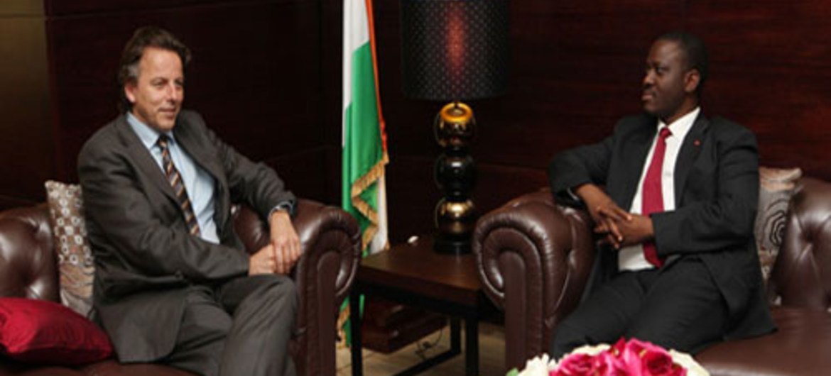 Le Représentant spécial de l'ONU Bert Koenders (à gauche) et le Premier ministre de Côte d'Ivoire, Guuillaume Soro.