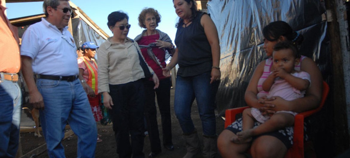 Assistant Secretary-General Catherine Bragg (second left) visiting flood-affected areas of Nicaragua