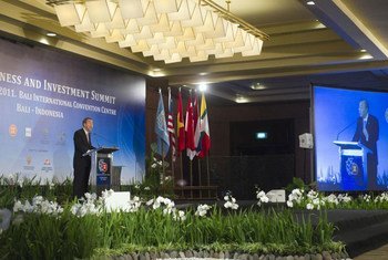 Le Secrétaire général Ban Ki-moon à un Sommet de l'ASEAN, à Bali, en Indonésie.