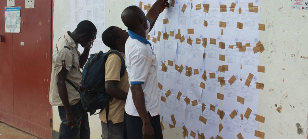 Liberian voters look at run-off information from polling stations posted at the NEC Office in Zwedru, Grand Gedeh, on November 8, 2011.