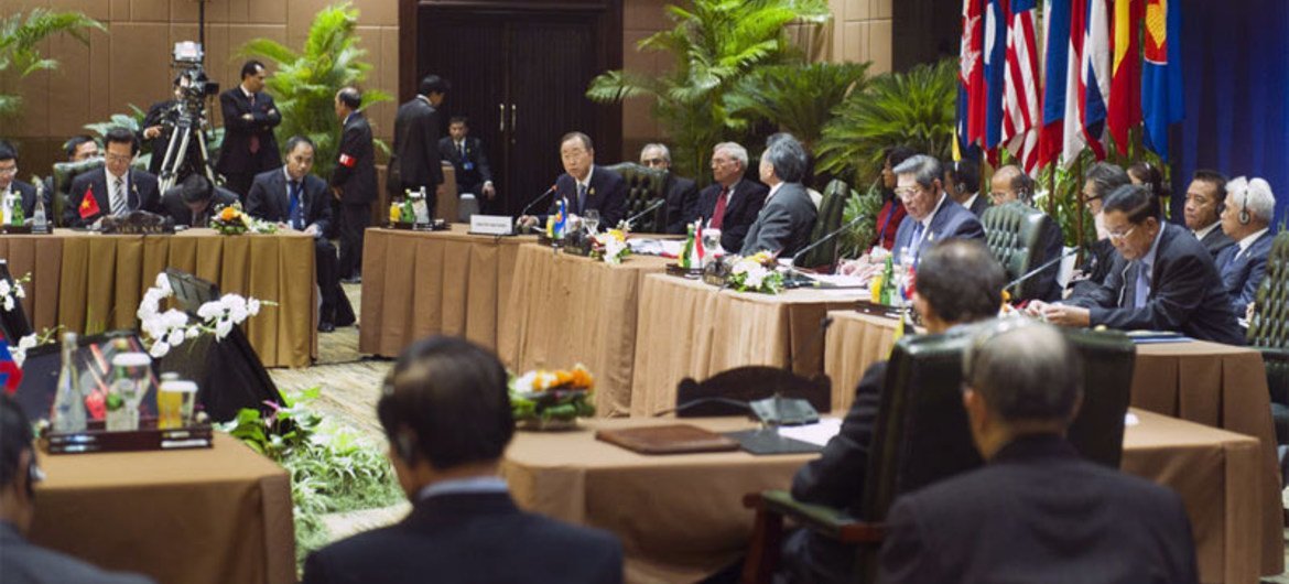 Secretary-General Ban Ki-moon addresses ASEAN summit in Bali, Indonesia