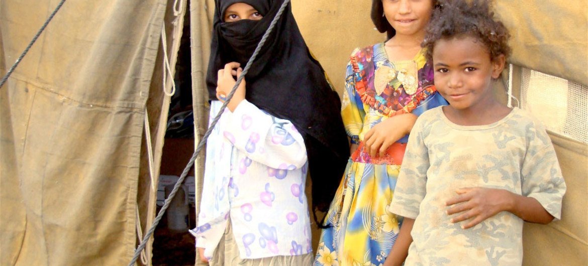 Des enfants déplacés à al-Jawf, au Yémen, paient le prix du manque d'accès des travailleurs humanitaires qui pourraient leur remettre des vivres.