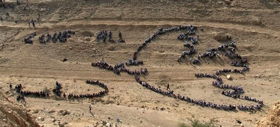 صورة جوية لحمامة السلام لبيكاسو التي شيدتها الفنان المشهور عالميا، جون كويغلي، في جبل الأربعين أو جبل التجربة بأريحا.