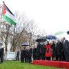 Le drapeau palestinien hissé au siège de l'UNESCO à Paris, en France.
