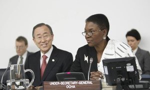 Le Secrétaire général de l'ONU Ban Ki-moon et la chef de l'humanitaire des Nations Unies, Valerie Amos
