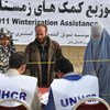 Des familles afghanes reçoivent des fournitures pour affronter l'hiver à Dahsabz, un faubourg de Kaboul.