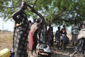 Internally displaced persons (IDPs) preparing a meal in South Sudan.