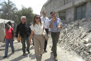 UNDP Associate Administrator Rebecca Grynspan (foreground) visits a cash-for-work project in Port-au-Prince, Haiti