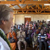 Le Haut commissaire Antonio Guterres rencontre un groupe de rapatriés au Soudan du Sud.