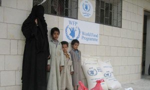 IDP families in Sa’ada, Yemen, receiving WFP food assistance.