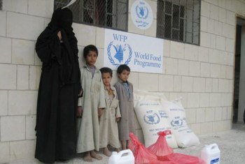 IDP families in Sa’ada, Yemen, receiving WFP food assistance.