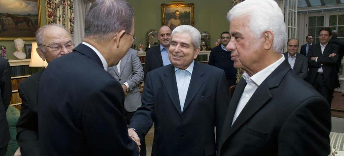 Secretary-General Ban Ki-moon (back to camera) greets Greek and Turkish Cypriot leaders Demetris Christofias (centre) and Dervis Eroglu (right) at Greentree Estate in Manhasset, New York.