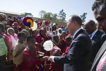 In Addis Ababa, Ethiopia, Secretary-General greets students of Keykobeb Primary School as he arrives for a ceremony to open the new library.