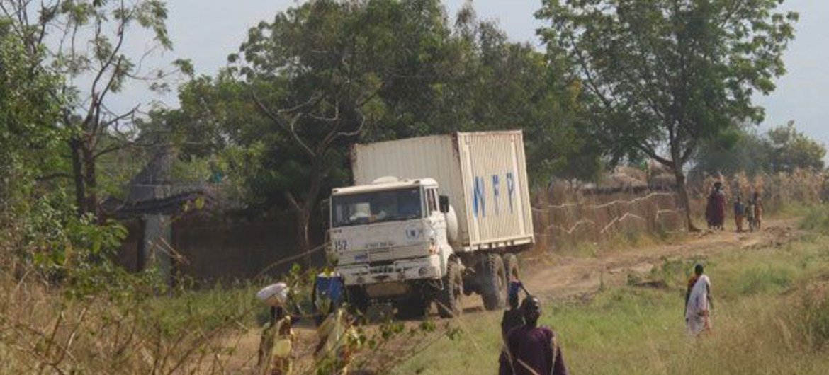 WFP truck approaches Boma in South Sudan's Jonglei state, where ethnic violence has displaced thousands of people.