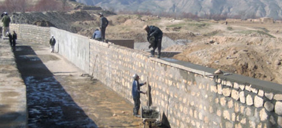 The Archi Irrigation canal in the north-east of Afghanistan being rehabilitated in 2009 with FAO assistance.
