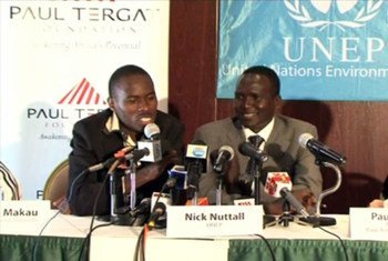 Former marathon champion Paul Tergat (right) and current world  record-holder Partick Makau brief press.