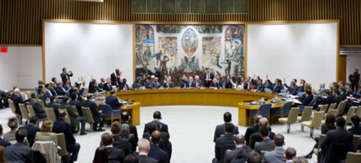 A wide view of the Security Council as members unanimously extends the UN Support Mission in Libya by one year.