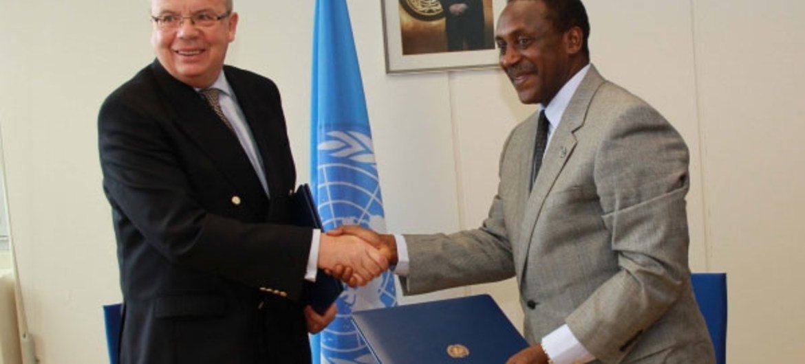UNODC Executive Director Yury Fedotov and UNIDO Director-General Kandeh K. Yumkella after signing of MOU.
