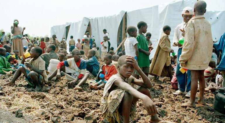 La discrimination raciale et ethnique est utilisée pour susciter la peur et la haine des autres, conduisant souvent à la guerre, comme dans le cas du génocide au Rwanda en 1994. 