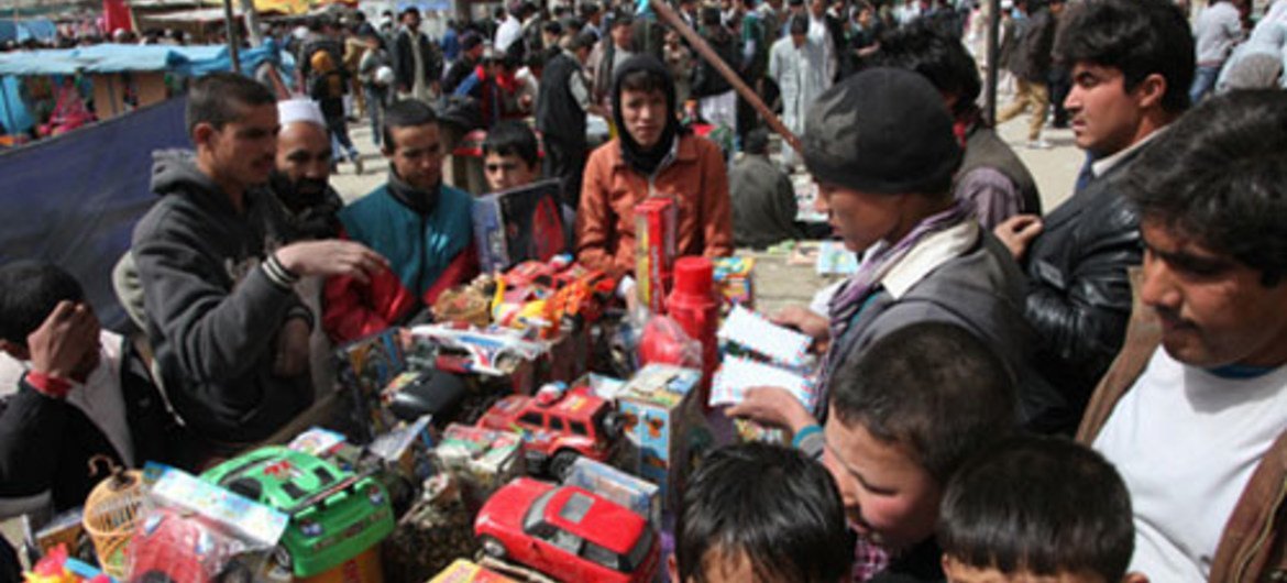 Des Afghans à Kaboul dans le cadre de célébrations qui se sont déroulées le 20 mars 2012.
