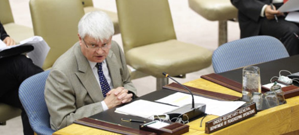 Hervé Ladsous, Under-Secretary-General for Peacekeeping Operations, briefs the Security Council.