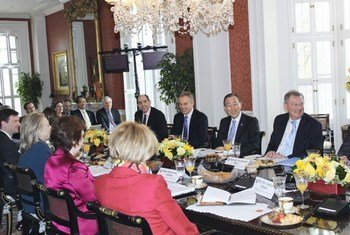 Secretary-General Ban Ki-moon (second from right) attends a meeting of the Middle East Diplomatic Quartet in Washington, DC.