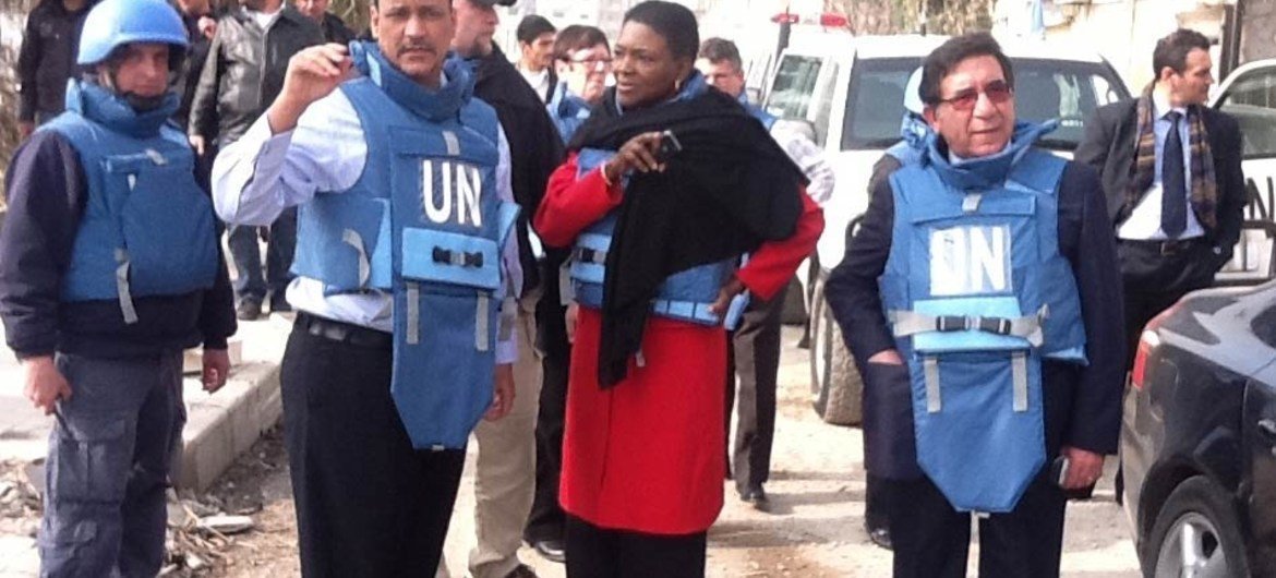 UN Emergency Relief Coordinator Valerie Amos (centre) on a visit to Homs, Syria, in March 2012.