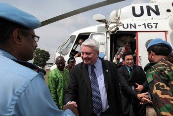 Under-Secretary-General for Peacekeeping Operations Hervé Ladsous (centre), arrives in Gbarnga, Liberia.