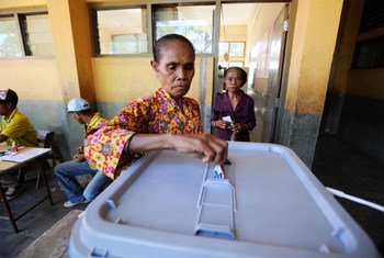 Voter casts her ballot in the second round of the Presidential Elections.