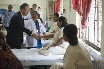 Secretary-General Ban Ki moon visits the antenatal ward at Cama Hospital in New Delhi, India.