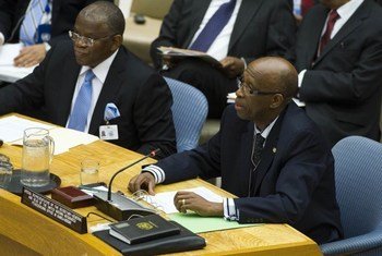 Head of the UN peacebuilding office in Guinea-Bissau Joseph Mutaboba (right), briefs the Security Council on the situation in that country.