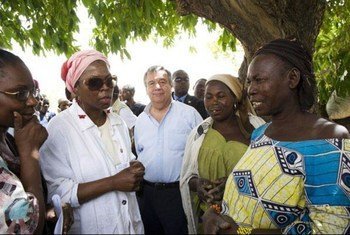 WFP Executive Director Ertharin Cousin (second left) and High Commissioner for Refugees António Guterres (centre) in drought-hit Niger.