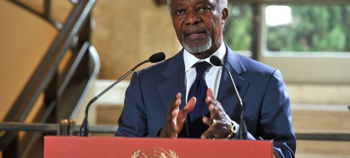 Kofi Annan, Joint Special Envoy of the UN and the Arab League, briefs reporters in Geneva.