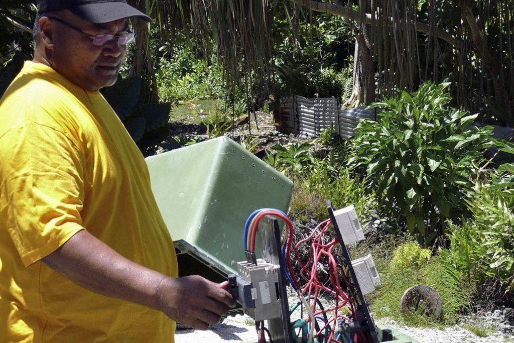 A renewable energy project in Tokelau, supported by UNDP, converts solar-generated power to electricity.