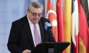 Le Président du Conseil de sécurité Agshin Mehdiyev fait une déclaration sur la Syrie. Photo ONU/Paulo Filgueiras
