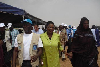 Representatives from UNHCR guide humanitarian chief Valerie Amos (centre) through a refugee camp in Mentanao, Burkina Faso.