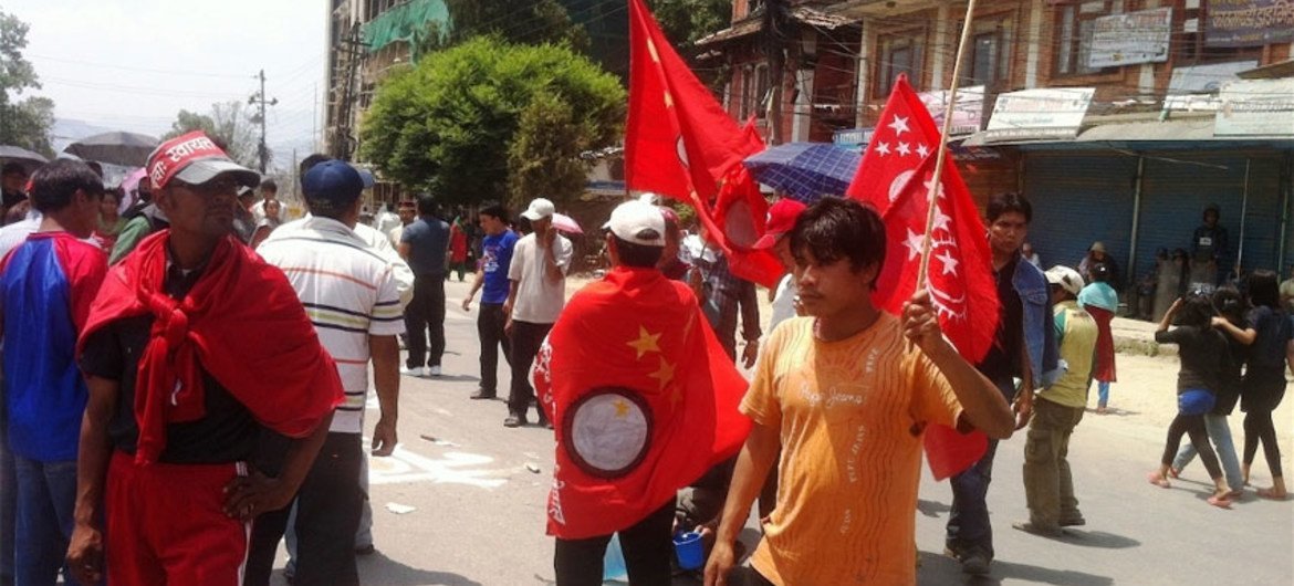 Des manifestants à Katmandou demandent l'adoption d'une nouvelle constitution.