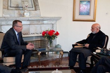 UNODC Executive Director Yury Fedotov meets with President Hamid Karzai.