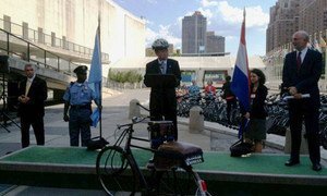Secretary-General Ban Ki-moon addresses UN Bike Ride in support of Rio+20.